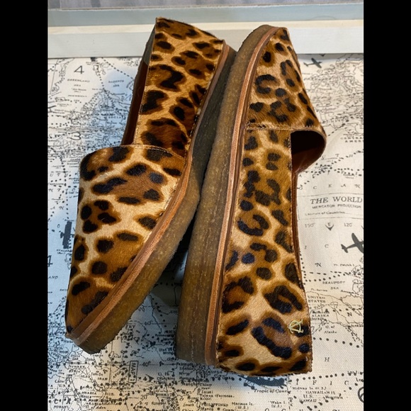 LOAFERS VINCE CAMUTO SIGNATURE SELECTION Real Calf Hair Loafers Cheetah EUC 8B - Picture 3 of 7